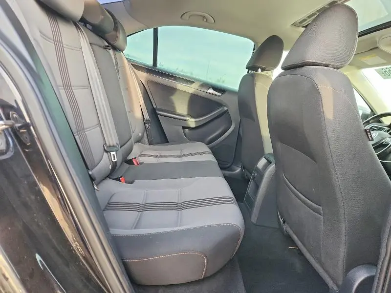 2017 VOLKSWAGEN JETTA SE  