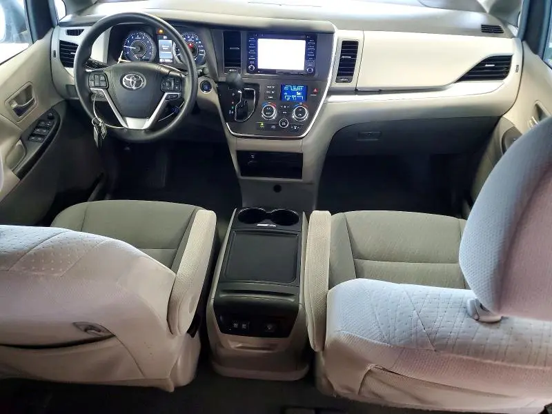 2019 TOYOTA SIENNA LE  