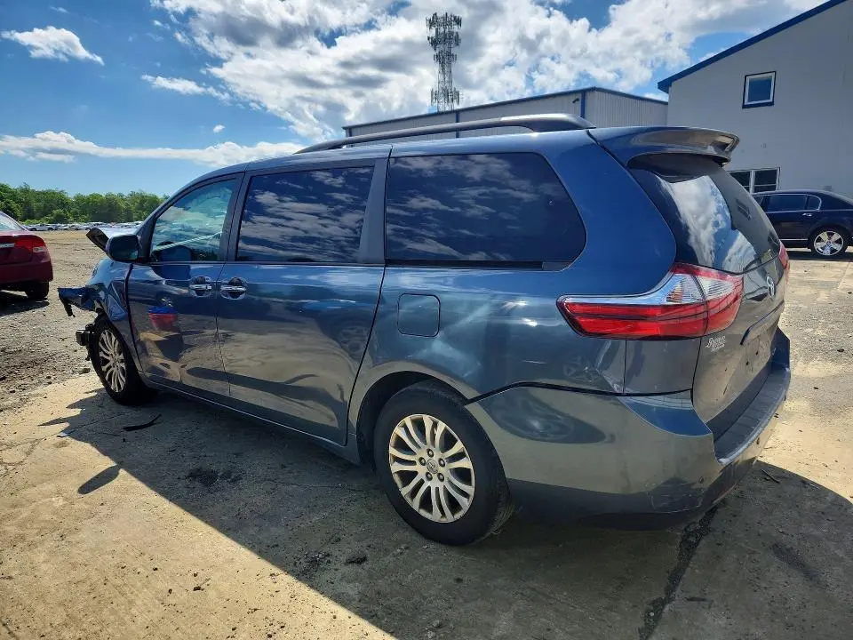 2017 TOYOTA SIENNA XLE 8-PASSENGER  