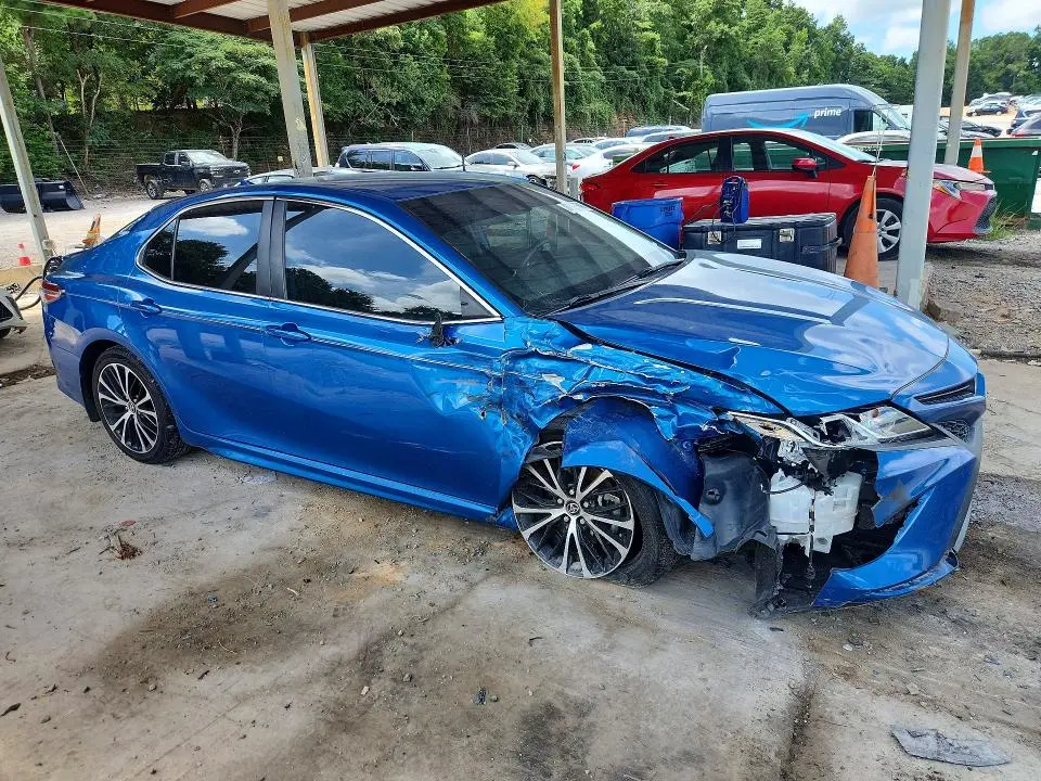 2020 TOYOTA CAMRY SE  