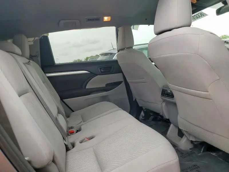 2017 TOYOTA HIGHLANDER LE  