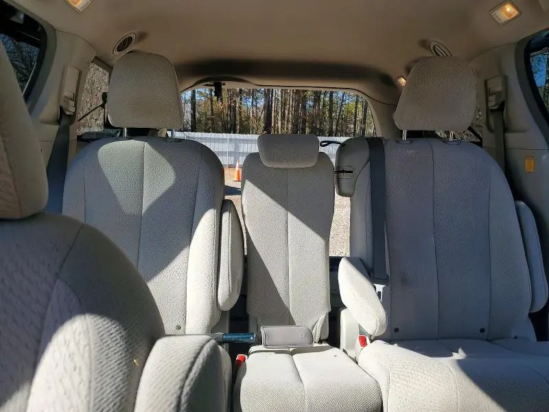 2012 TOYOTA SIENNA LE  
