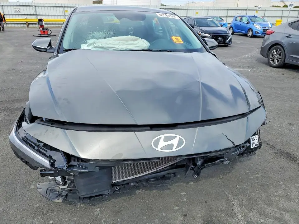 2025 HYUNDAI ELANTRA SE  