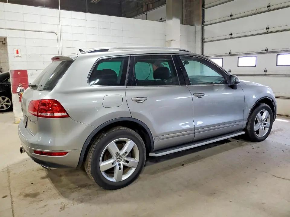 2011 VOLKSWAGEN TOUAREG HYBRID  