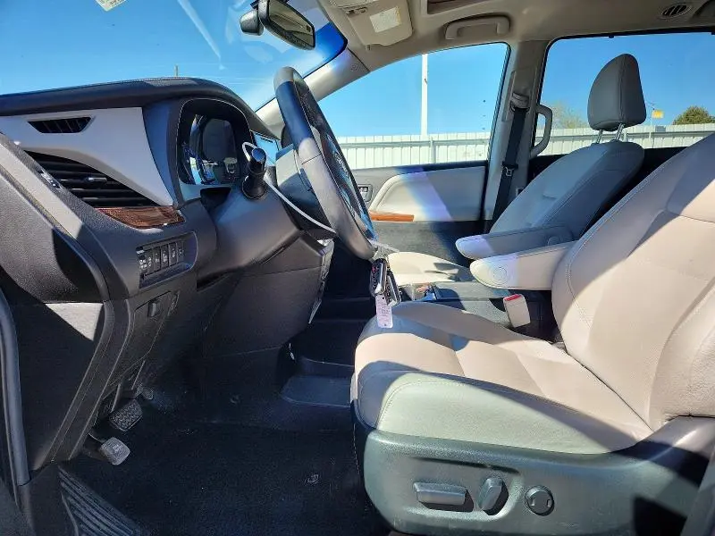 2015 TOYOTA SIENNA LIMITED PREMIUM 7-PASSENGER  