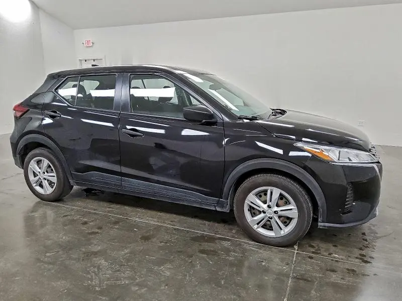 2022 NISSAN KICKS S  