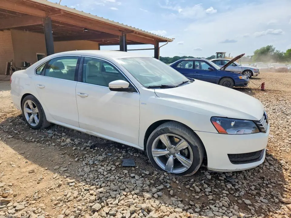 2014 VOLKSWAGEN PASSAT S  
