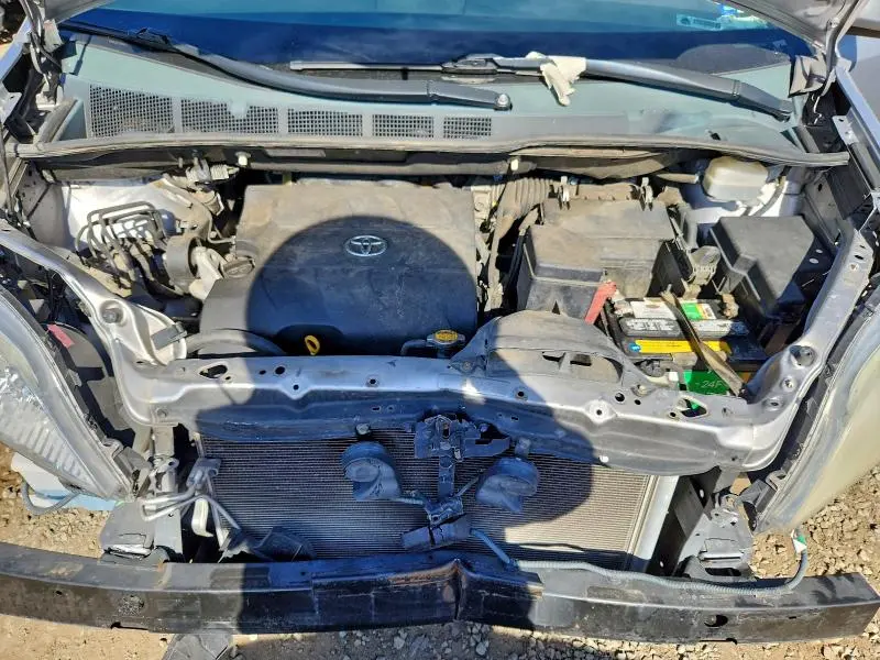 2012 TOYOTA SIENNA LE  