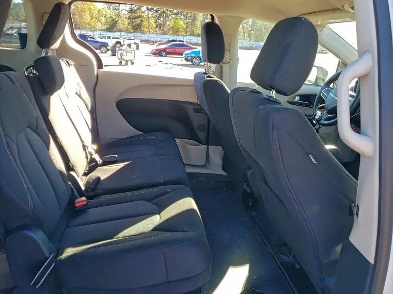 2022 CHRYSLER VOYAGER LX  