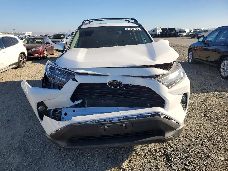 2021 TOYOTA RAV4 XLE  