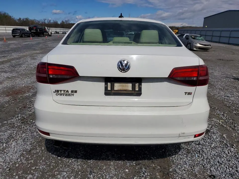 2016 VOLKSWAGEN JETTA SE  
