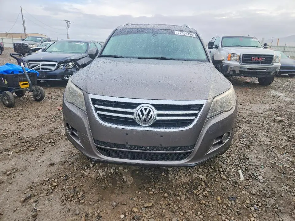 2011 VOLKSWAGEN TIGUAN S  
