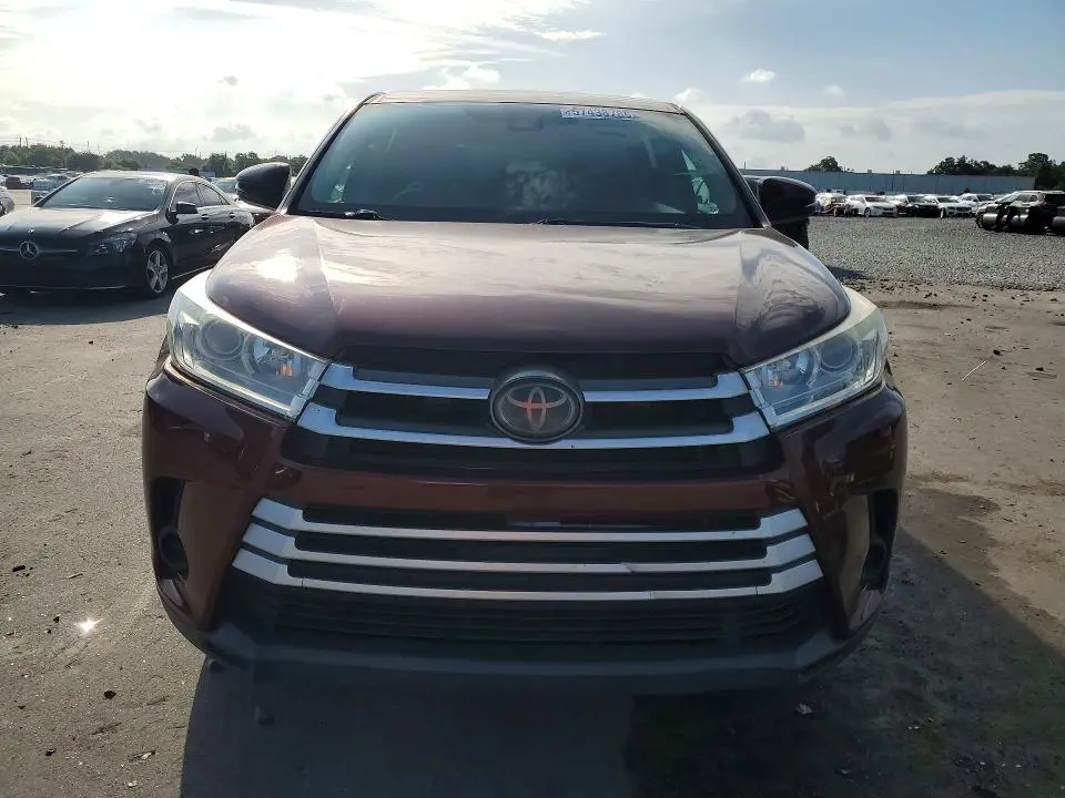 2019 TOYOTA HIGHLANDER LE  