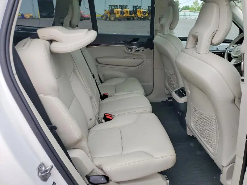 2016 VOLVO XC90 T6  