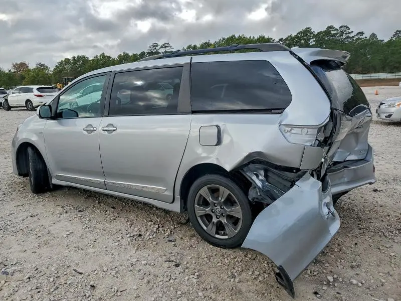 2019 TOYOTA SIENNA SE  