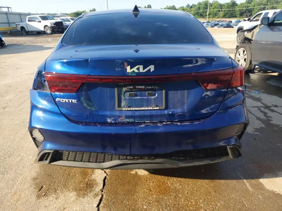 2024 KIA FORTE LXS  