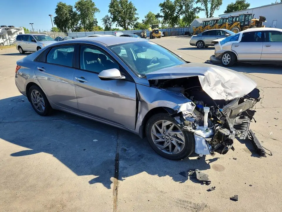 2024 HYUNDAI ELANTRA SEL  