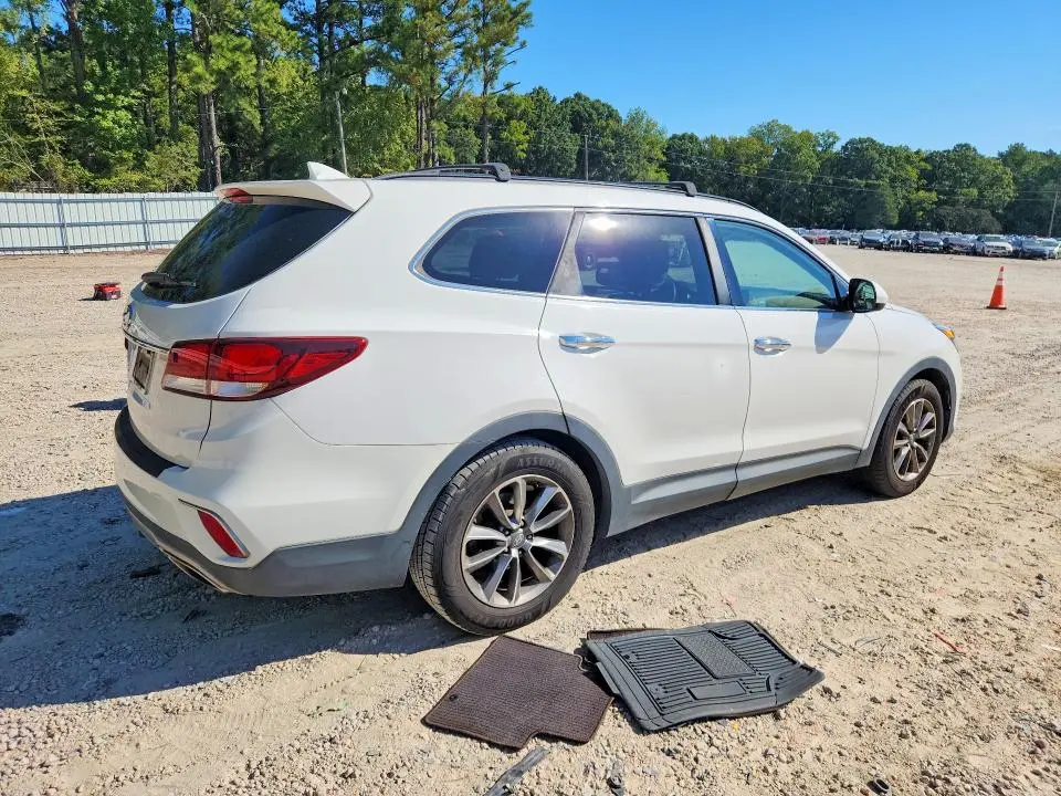 2017 HYUNDAI SANTA FE SE  