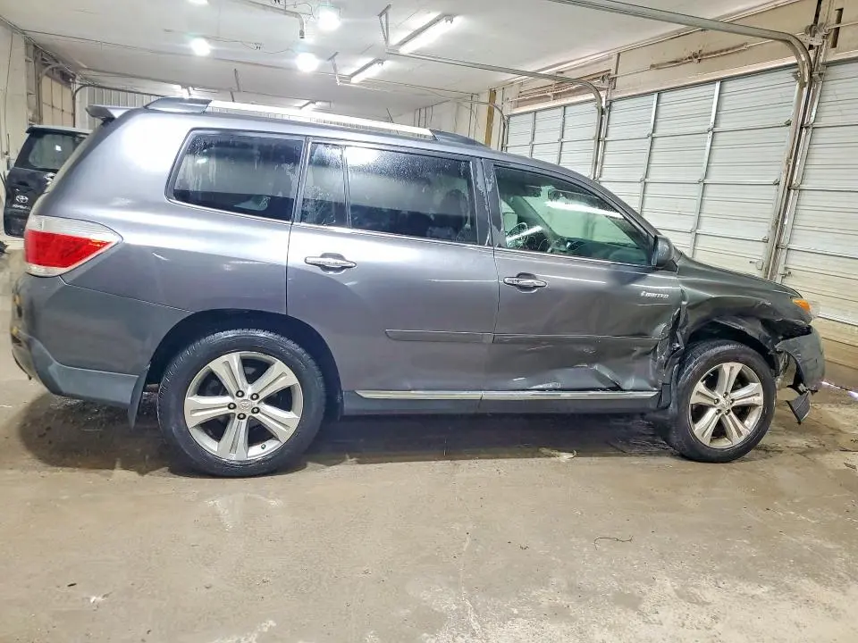 2011 TOYOTA HIGHLANDER LIMITED  