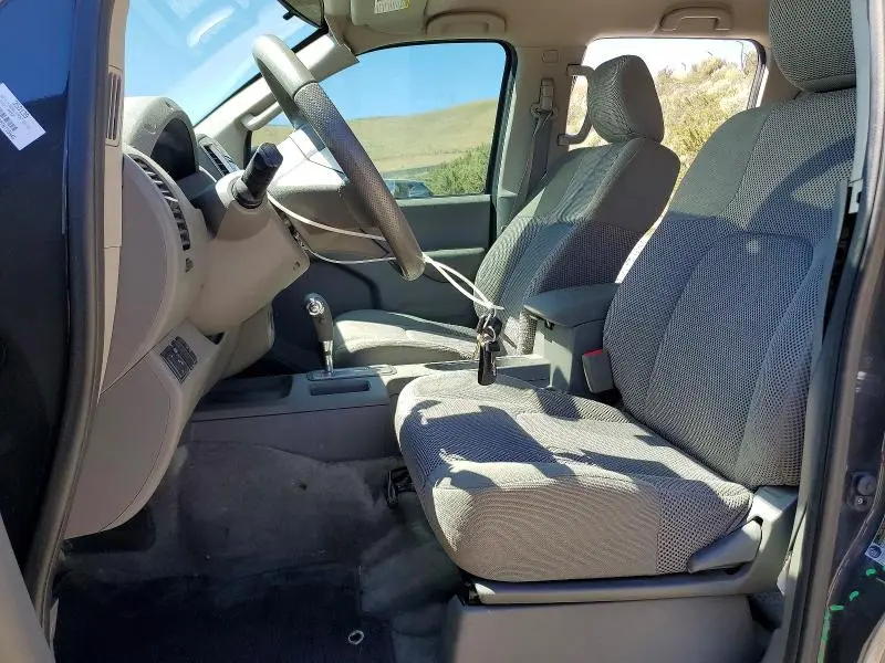 2015 NISSAN FRONTIER SV  