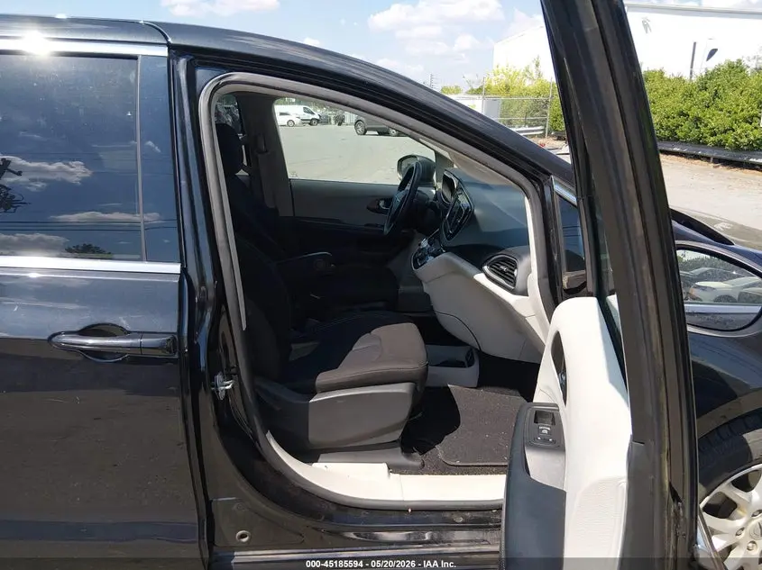 2021 CHRYSLER VOYAGER LX