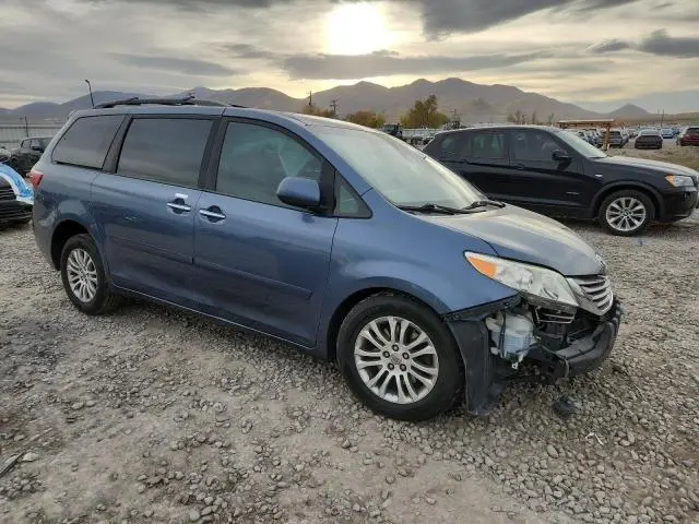 2015 TOYOTA SIENNA XLE  