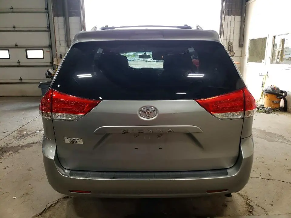 2012 TOYOTA SIENNA LE  