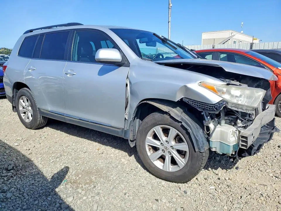 2012 TOYOTA HIGHLANDER SE  