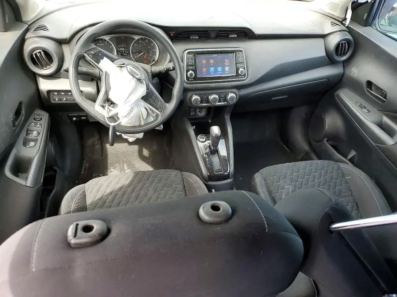 2022 NISSAN KICKS S  