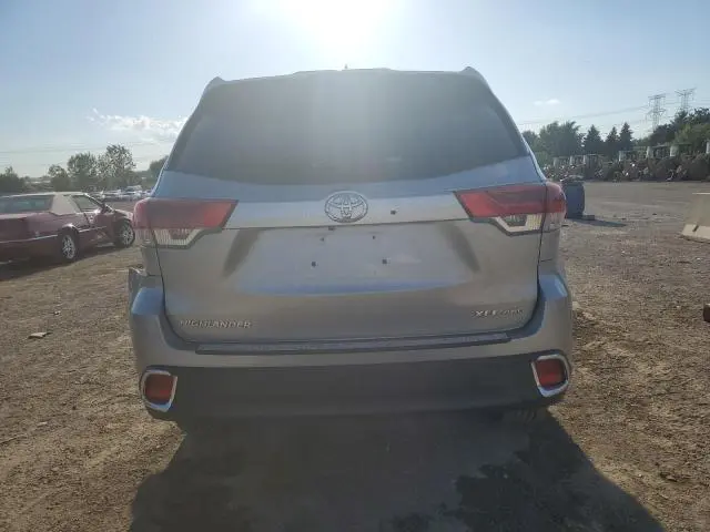 2018 TOYOTA HIGHLANDER SE  