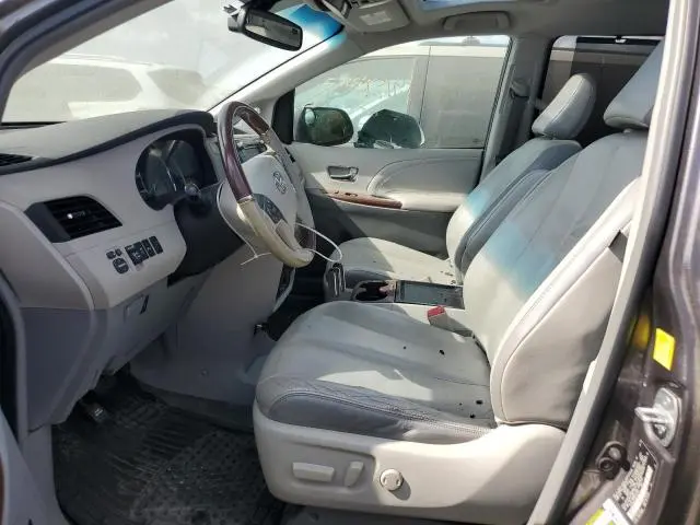 2011 TOYOTA SIENNA XLE