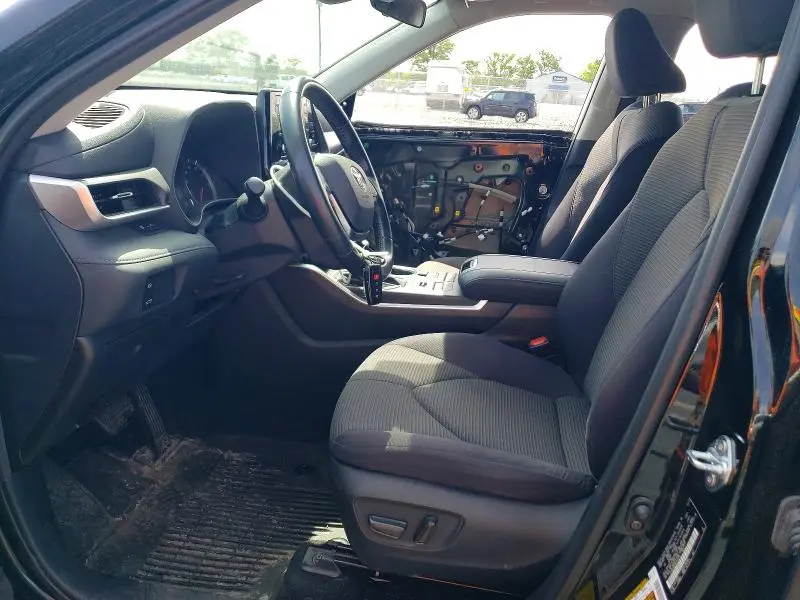 2021 TOYOTA HIGHLANDER LE  