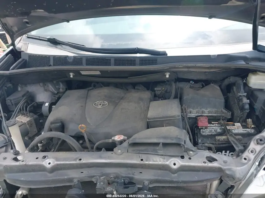 2019 TOYOTA SIENNA LE 8 PASSENGER