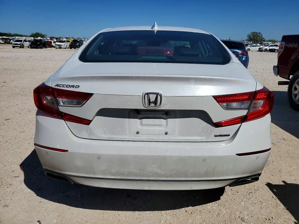 2018 HONDA ACCORD TOURING  