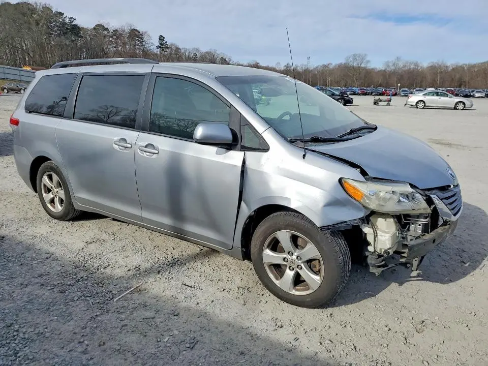 2013 TOYOTA SIENNA LE  