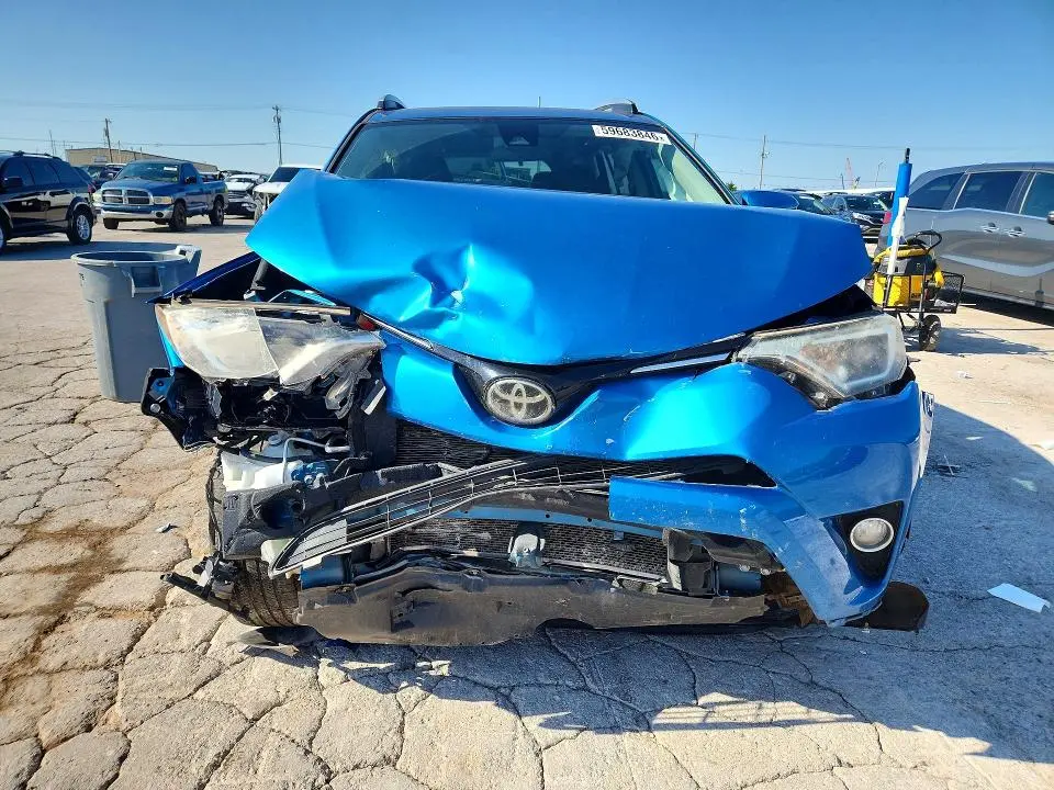 2017 TOYOTA RAV4 XLE  