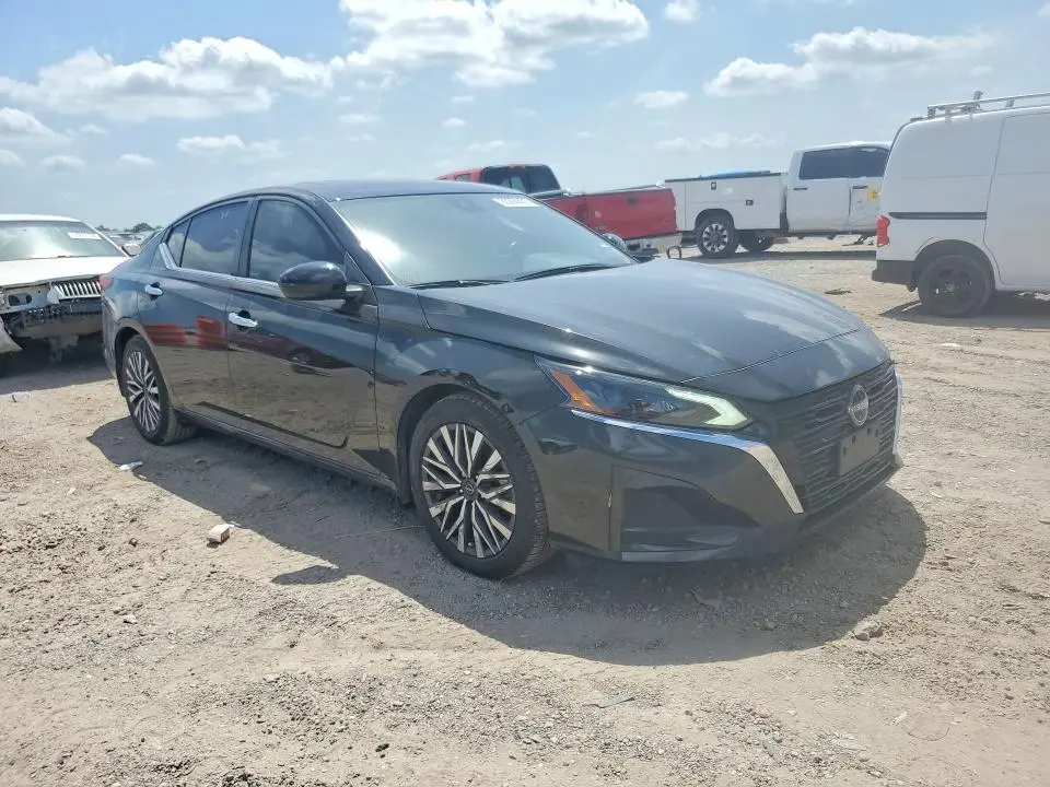 2023 NISSAN ALTIMA SV  