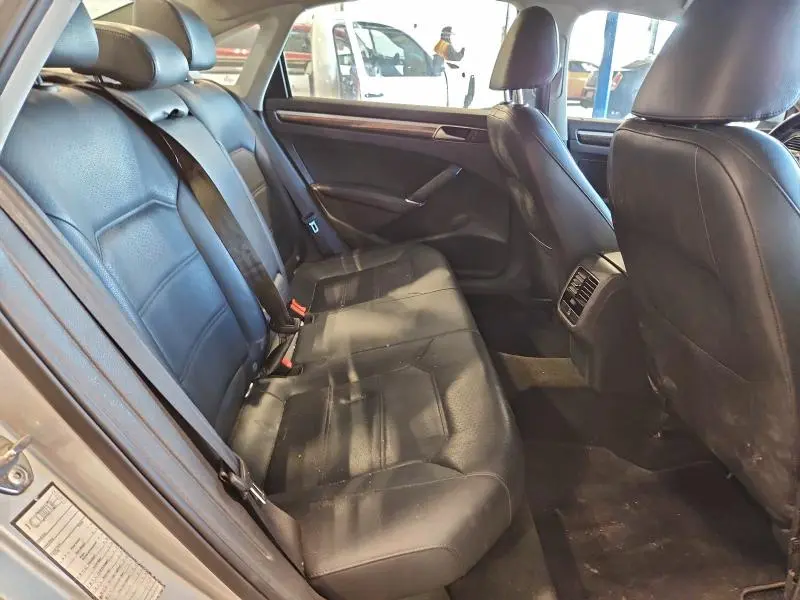 2016 VOLKSWAGEN PASSAT SE  