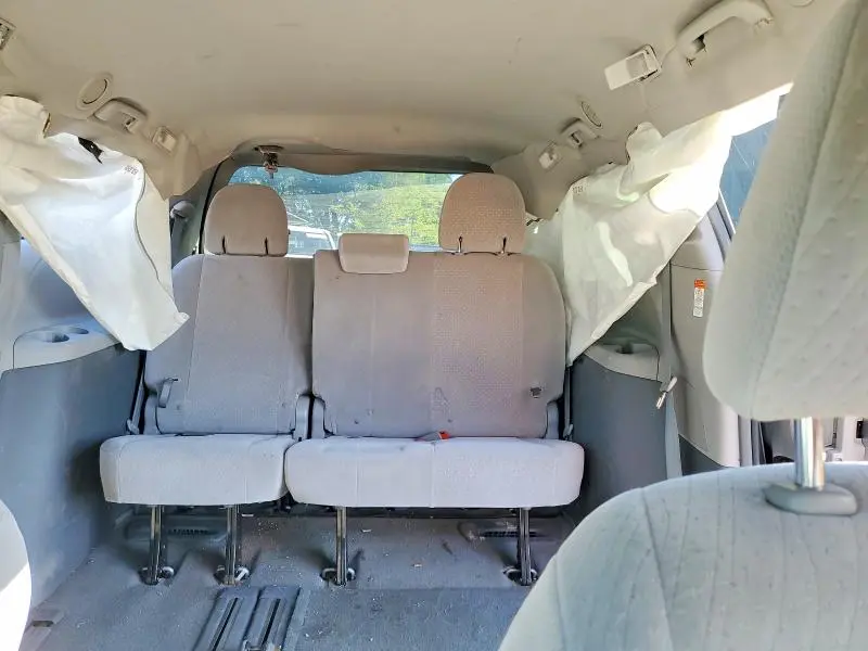 2015 TOYOTA SIENNA LE  