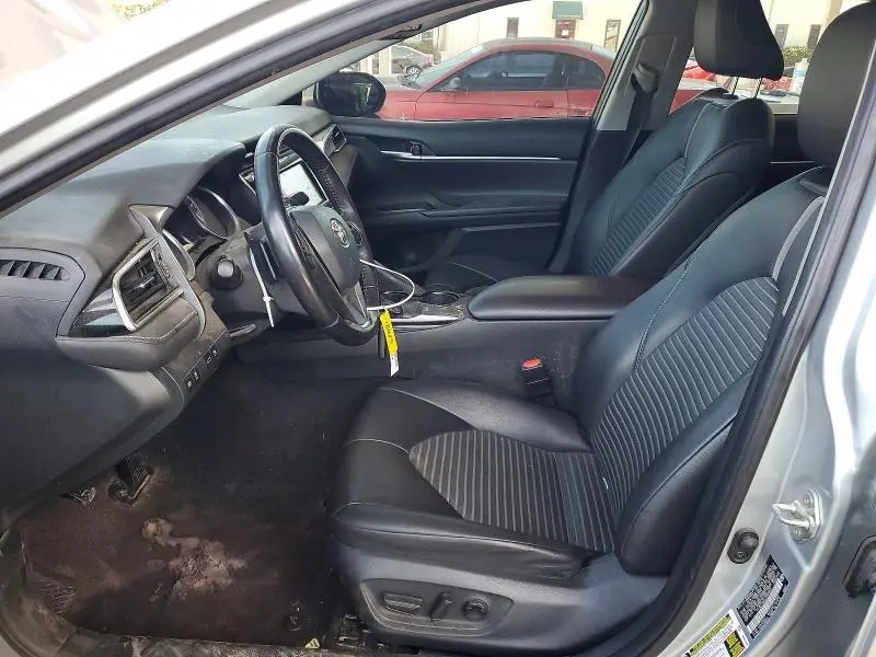 2018 TOYOTA CAMRY SE  