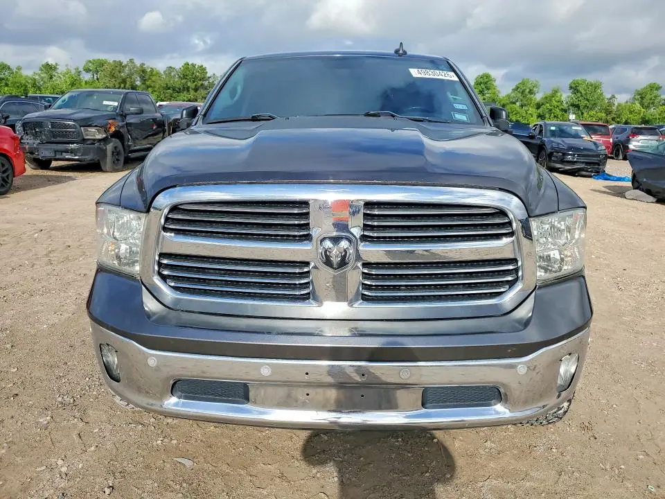 2016 RAM 1500 SLT  