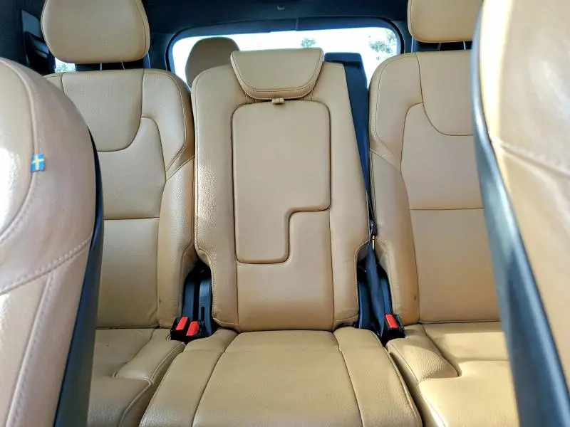 2017 VOLVO XC90 T6  