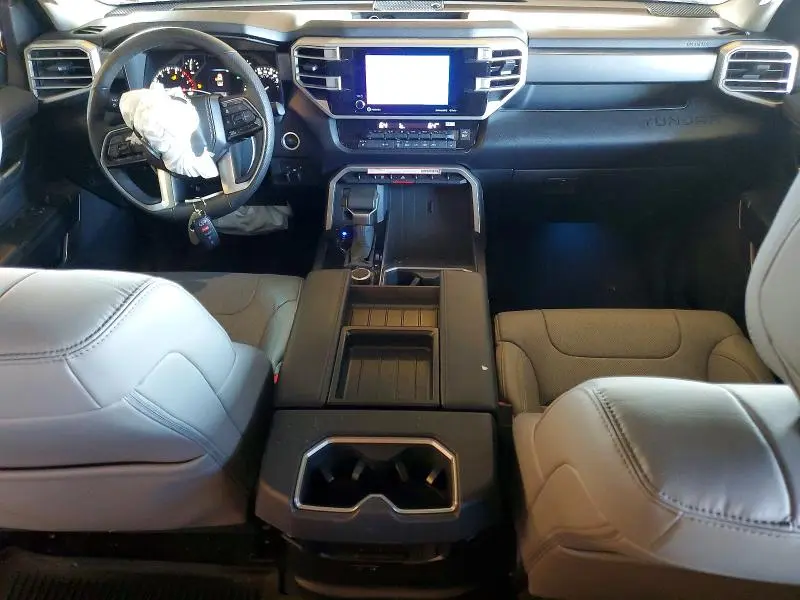 2024 TOYOTA TUNDRA CREWMAX SR5  