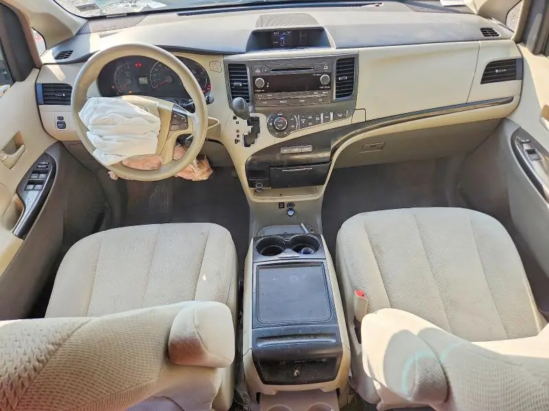 2013 TOYOTA SIENNA LE  