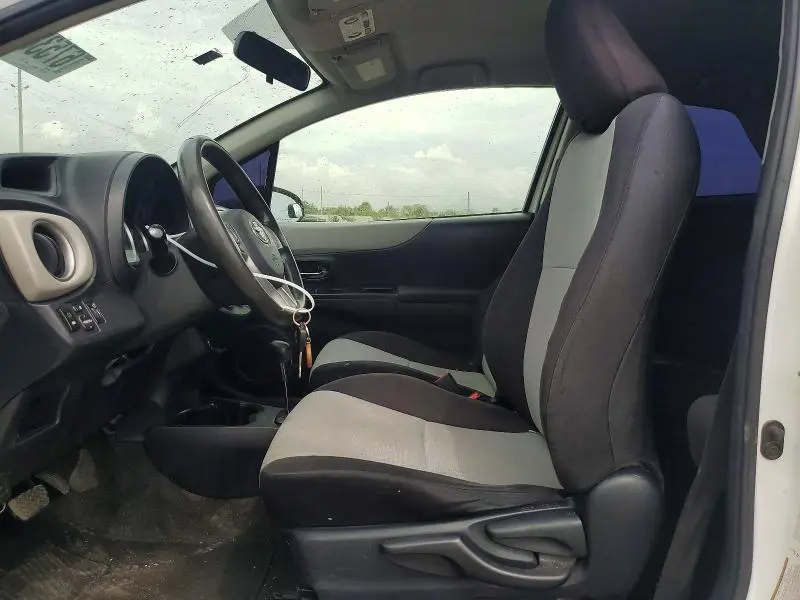 2013 TOYOTA YARIS 3-DOOR LE  