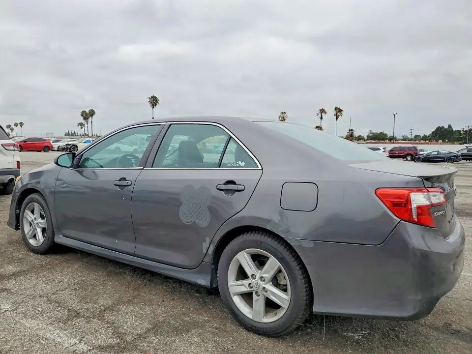 2014 TOYOTA CAMRY SE  