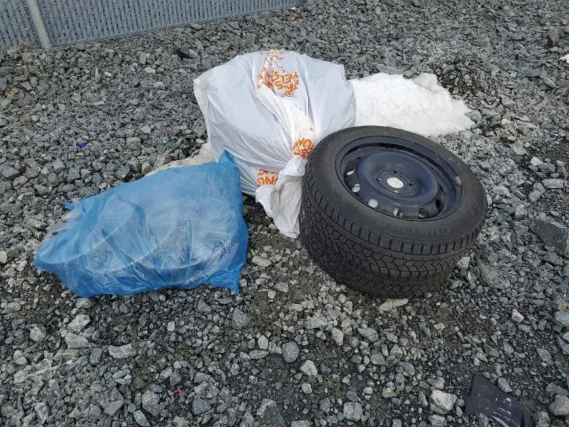 2015 TOYOTA YARIS 5-DOOR L  