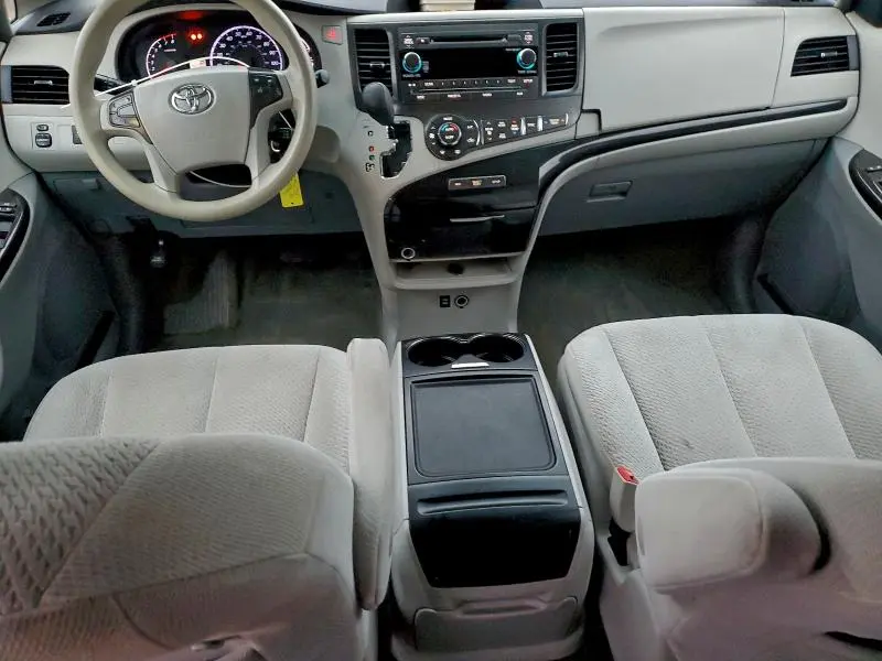 2014 TOYOTA SIENNA LE  