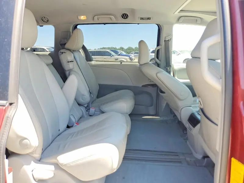 2014 TOYOTA SIENNA XLE 8-PASSENGER  