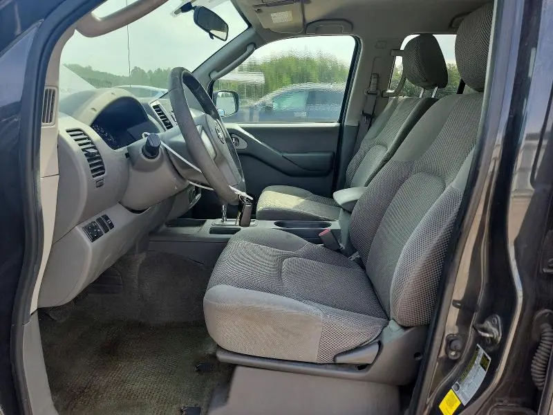 2010 NISSAN FRONTIER SE V6  